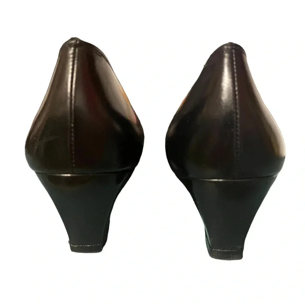SALVATORE FERRAGAMO VINTAGE BLACK LEATHER HEELS